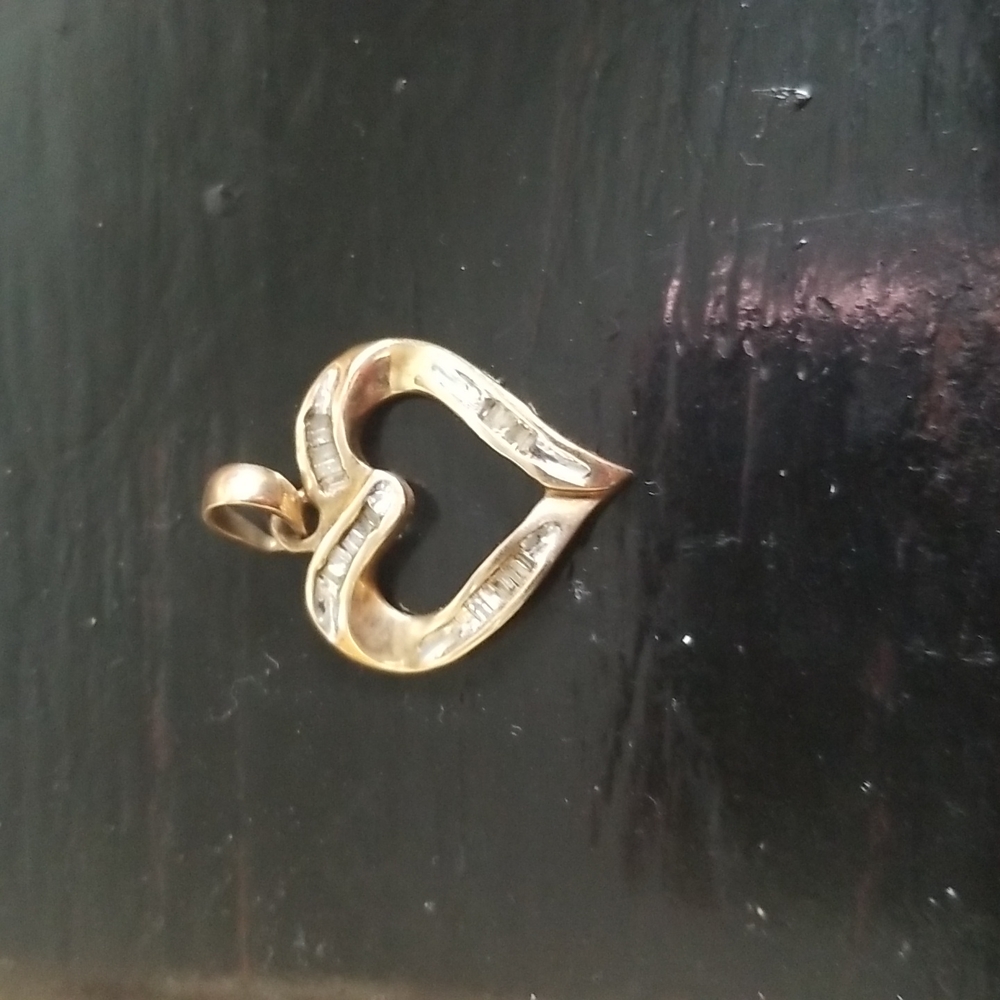 Gold hear pendant